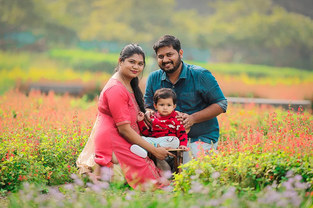 baby family photoshoot | baby family portfolio in pune family photo shoot : family portrait