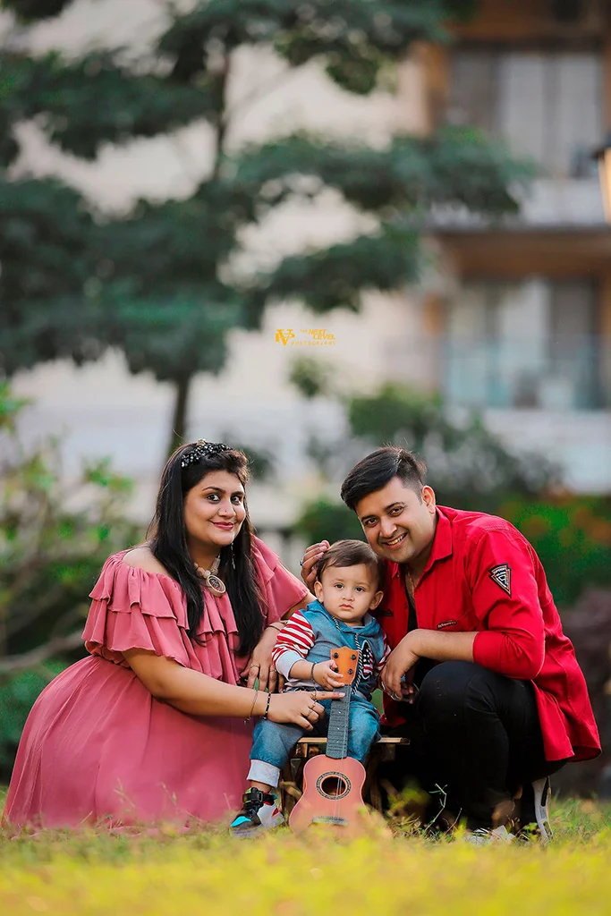 baby family photoshoot | baby family portfolio in pune family photo shoot : family portrait