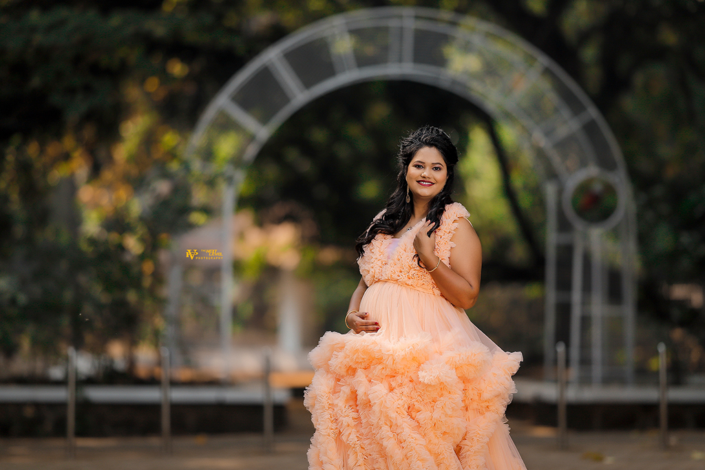 Best professional maternity photographer in pune