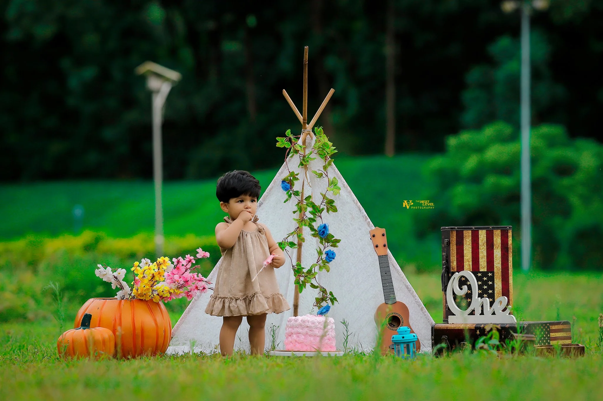 Best professional babies & kids photographer in pune baby photoshoot in pu la deshpande garden