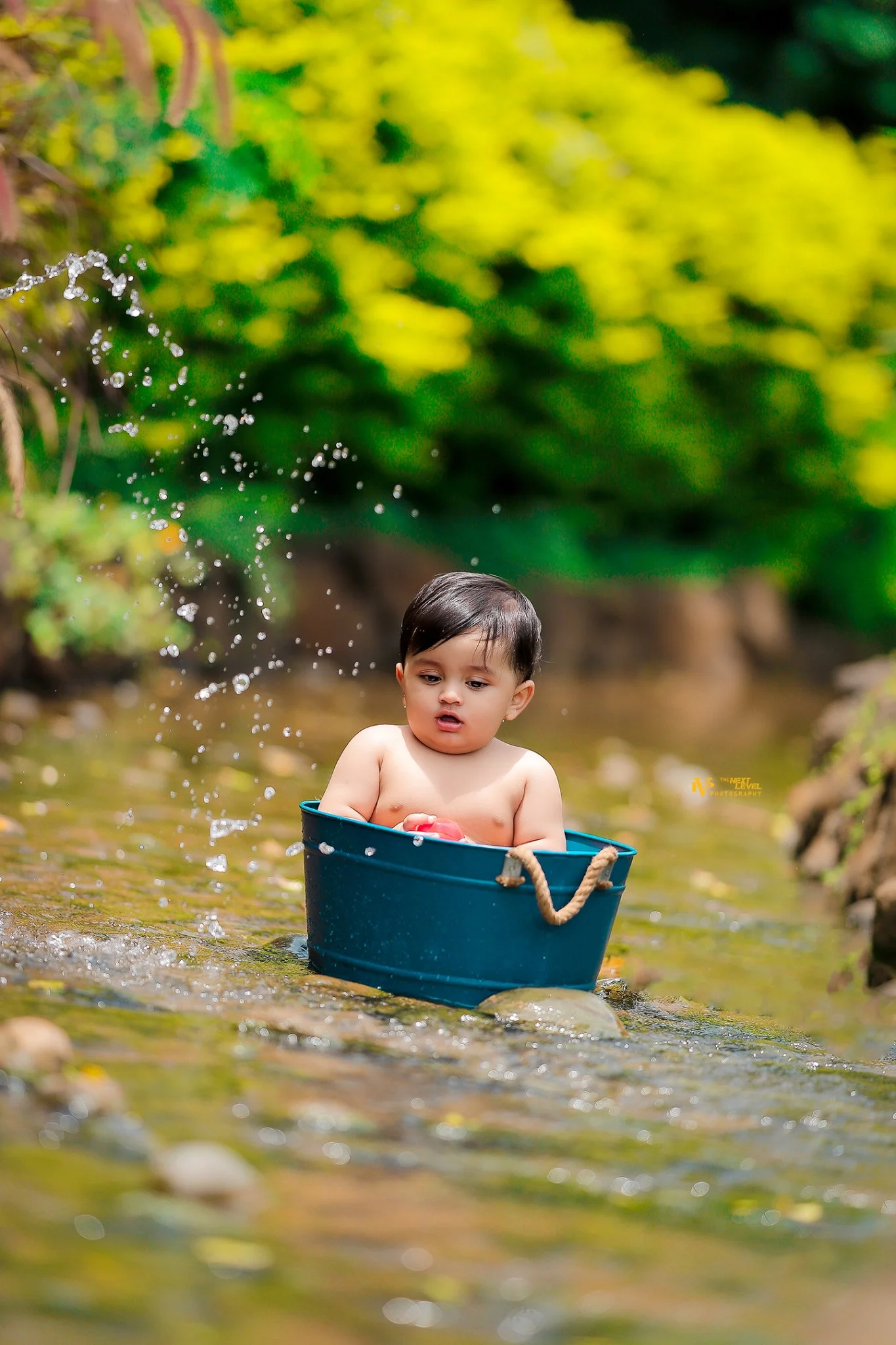 Best professional babies & kids photographer in pune baby photoshoot in pu la deshpande garden